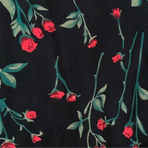 Jon & Anna black red and green rose printed puff sleeve v neck blouse size XL - Picture 7 of 8